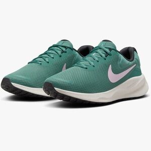 Nike Revolution 7 Women's Road Running Shoe Size 8.5 Green & Pink - Worn Once